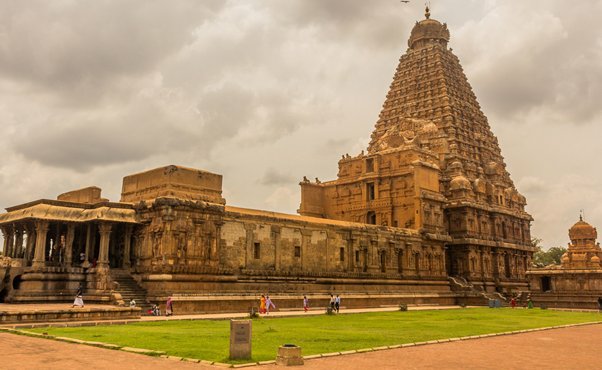 A brief about Brihadeeswarar Temple 2